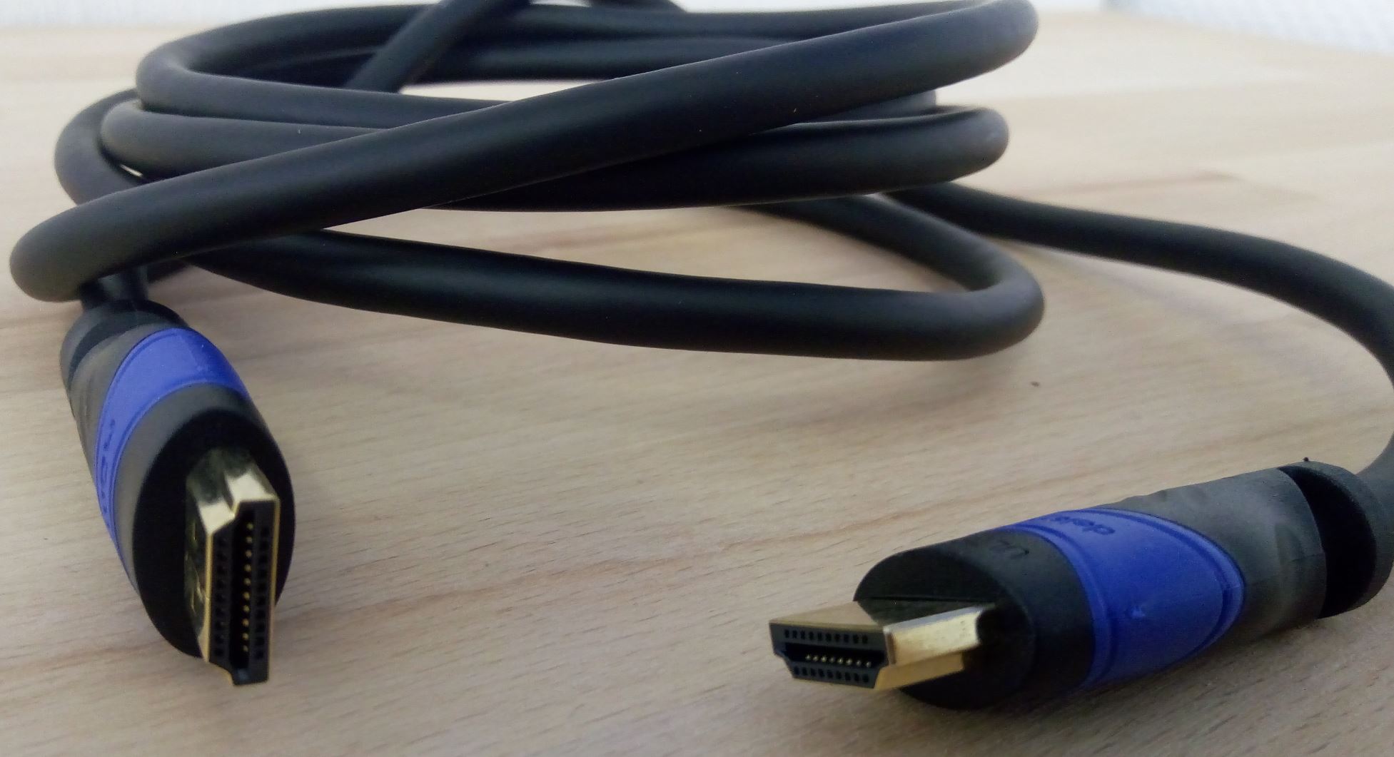 Kabel mit HDMI Anschluss